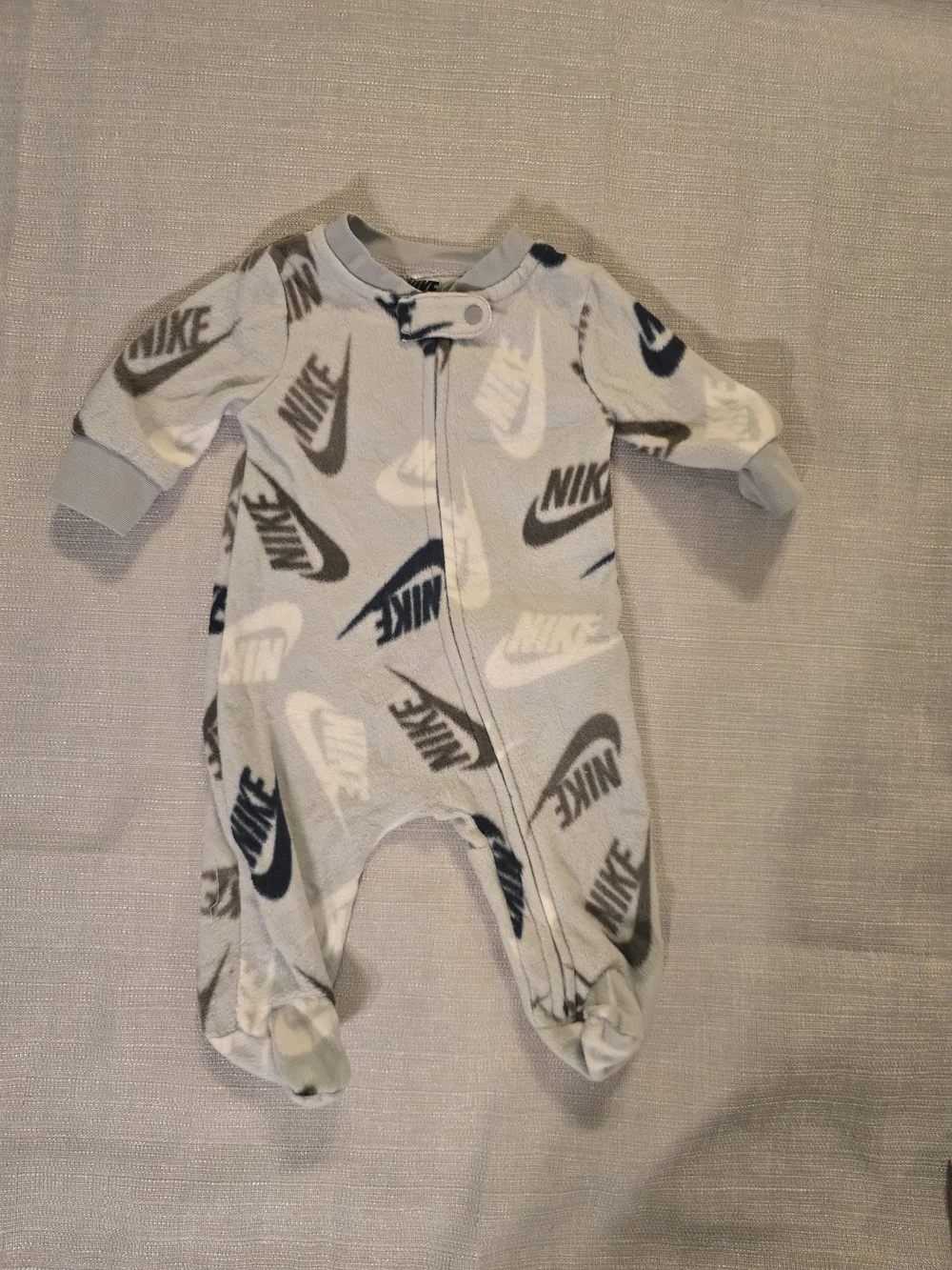 Nike Newborn Footed Fleece Sleeper Gray All Over Logo Zip Pajamas
